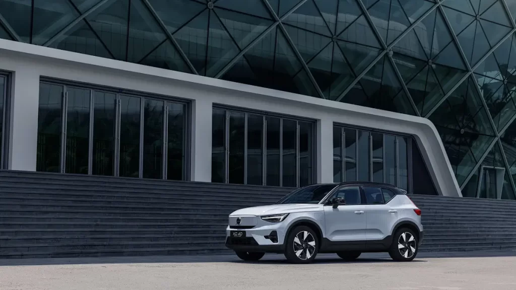 VOLVO XC40