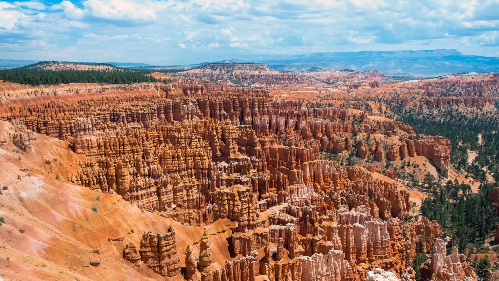 KEYWORDS landscape canyon rock formations natural scenic geological