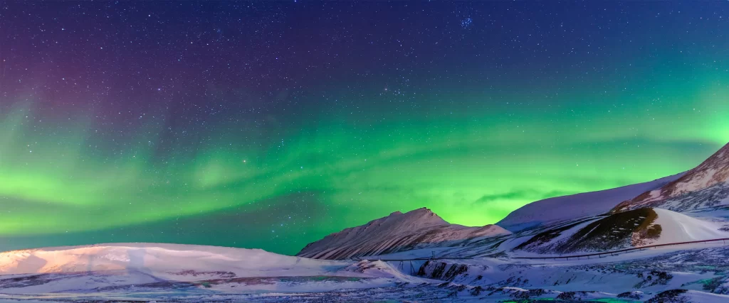 Northern Lights, snowy mountains, starry sky, green glow, twilight, serene