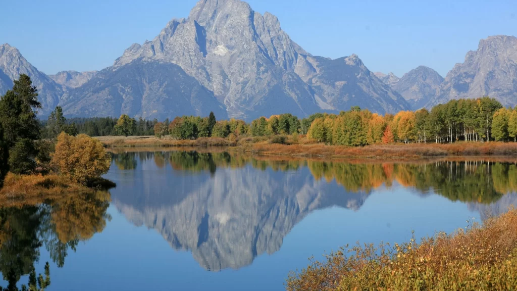 mountains lake reflection trees autumn sky