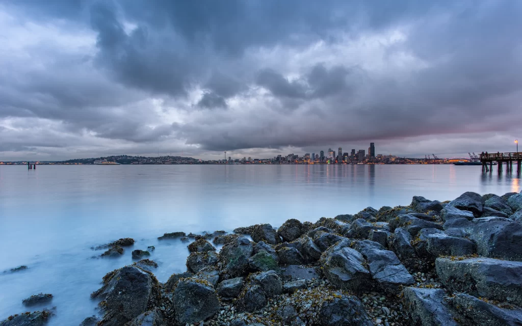 Cloudy Sky Cityscape Water Rocks Seaweed