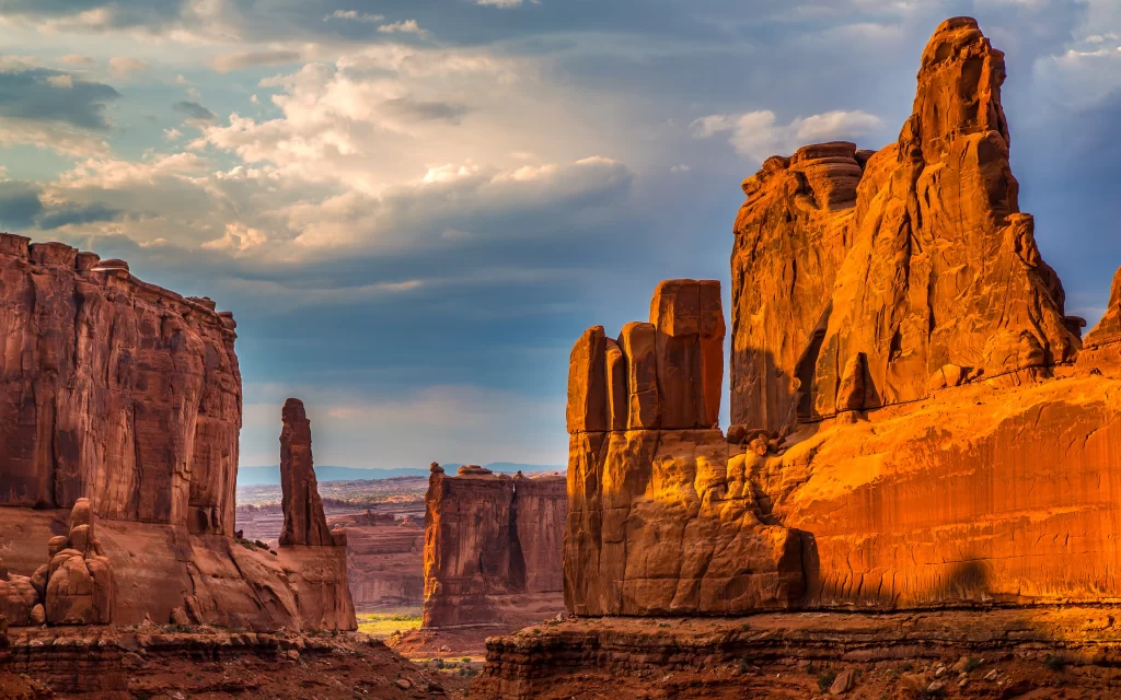 Desert Rock Formations Dramatic Sky Sunlight Canyon