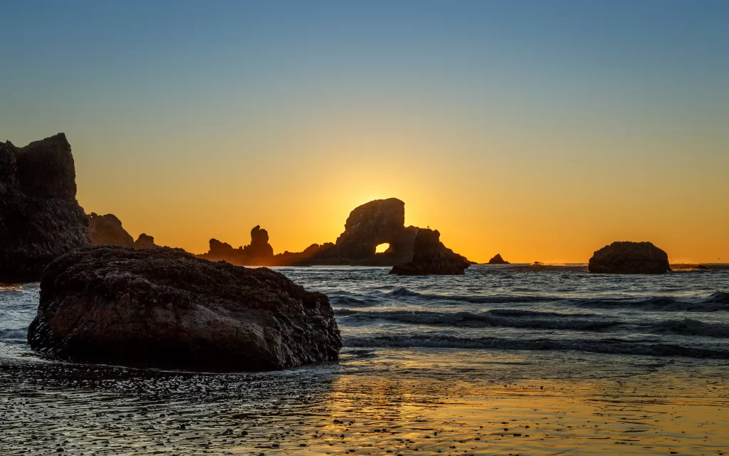 Sunset Ocean Rocks Waves Golden Horizon
