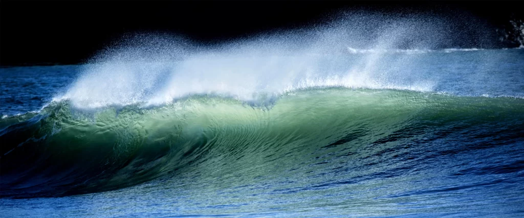 wave ocean water splash sunlight power