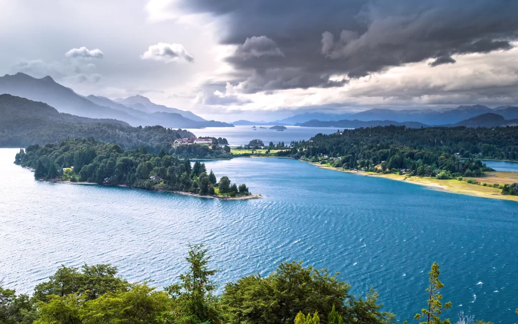 Lakeside Scenic View Forest Mountains Cloudy Sky Water Nature