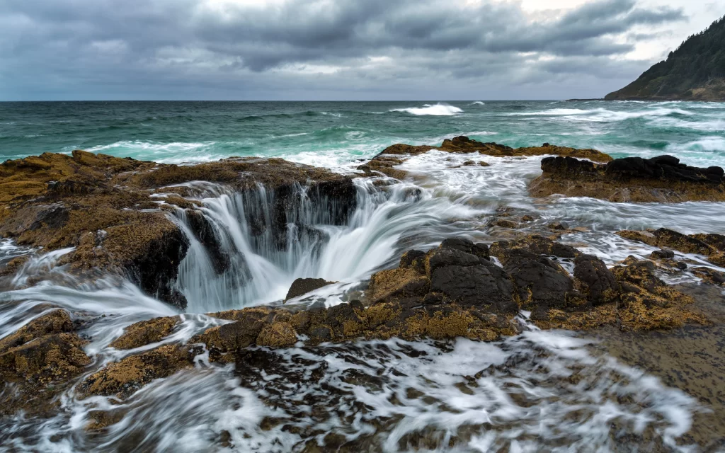 Ocean Waves Rocks Waterfall Stormy Sky Turbulent