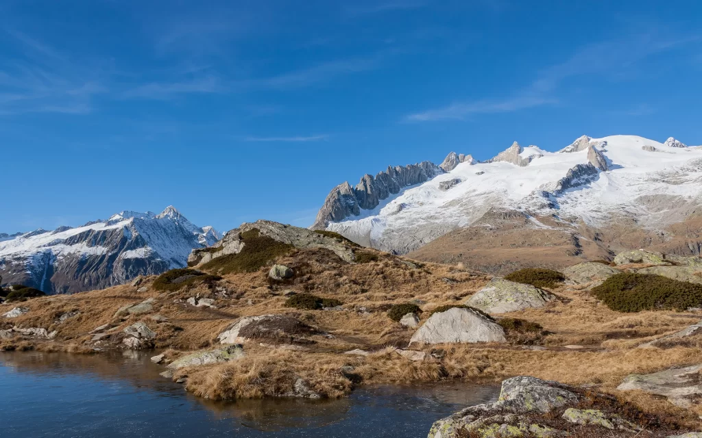 Snowy Mountains Clear Sky Rocky Terrain Tranquil Lake Alpine Scenery