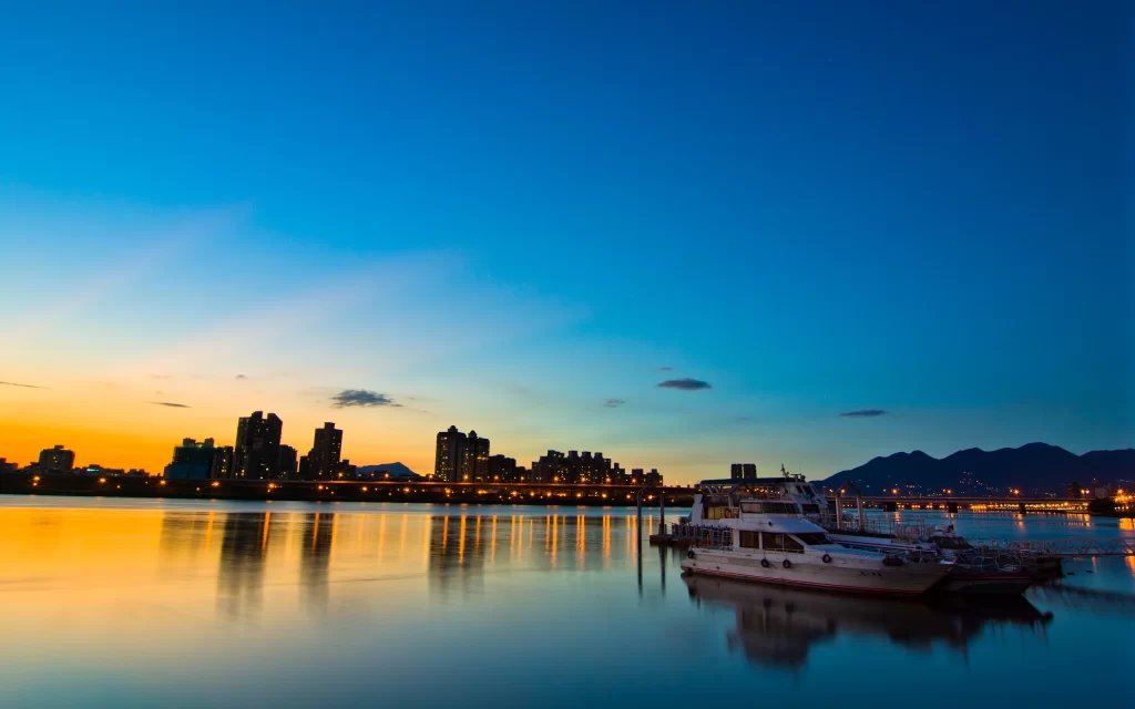 Sunset Cityscape Water Reflection Boats Mountains